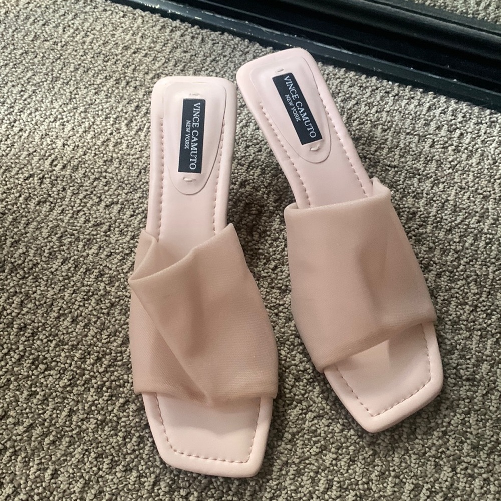 Vince camuto nude blush mesh low heels- like new- size 10